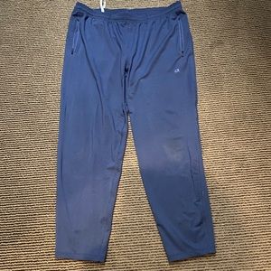 Men’s GapFit Joggers.
